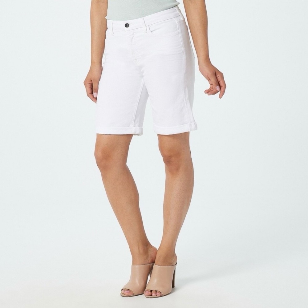 7 For All Mankind Jen 7 Denim Shorts Womens 12 White Stretch NEW NWT Bermuda😍